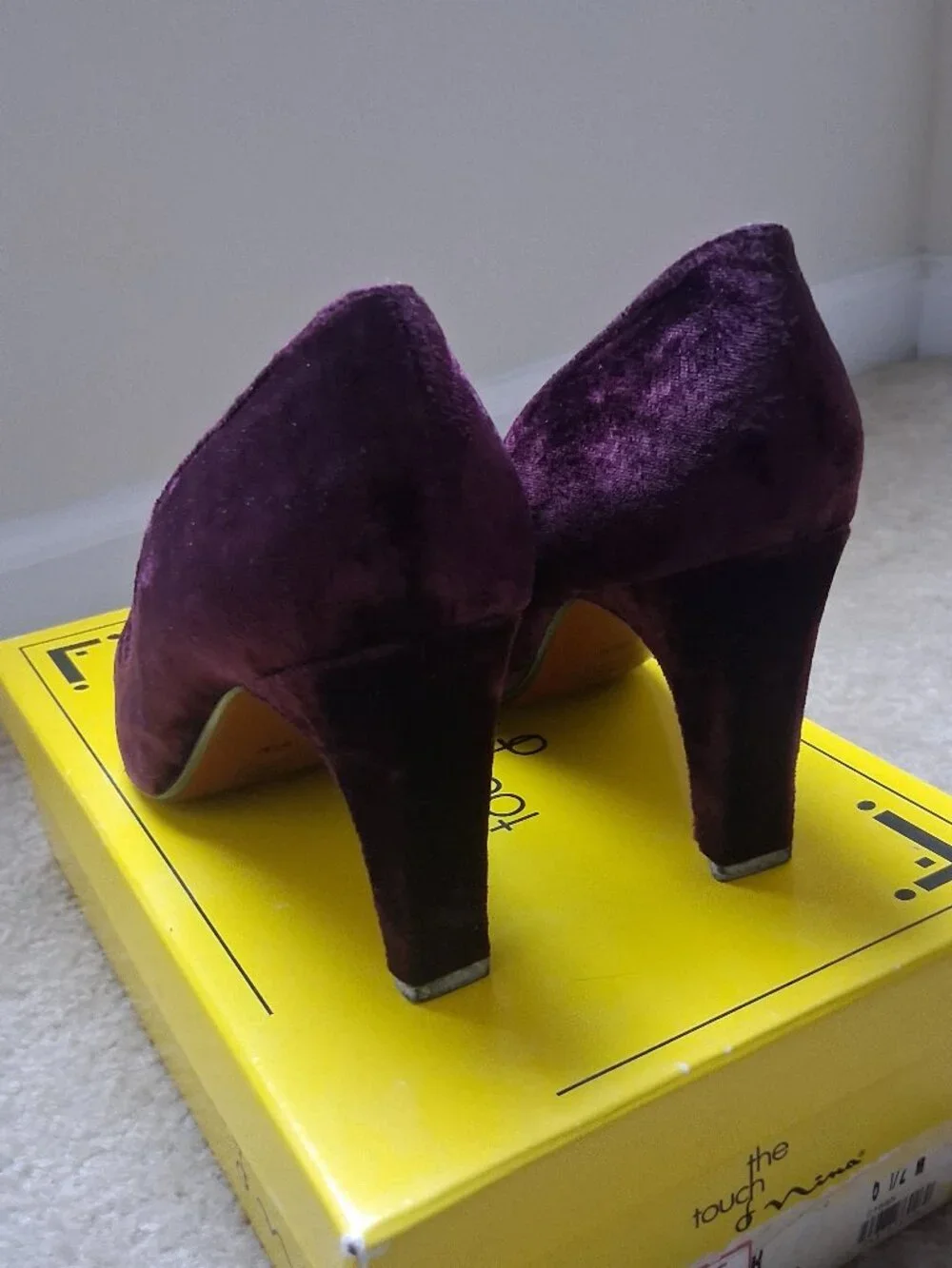 Vintage Y2K The Touch of Nina Wine Velvet Pumps Heels 6.5M